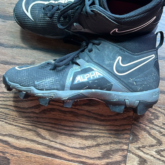 Nike Alpha Boys Football Cleats sz 5 - Picture 2 of 7